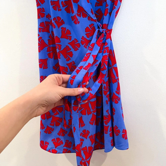 Diane Von Furstenburg 100% Silk Red Blue Preppy Tie Waist Jacquard Mini Dress 2 - Picture 3 of 8